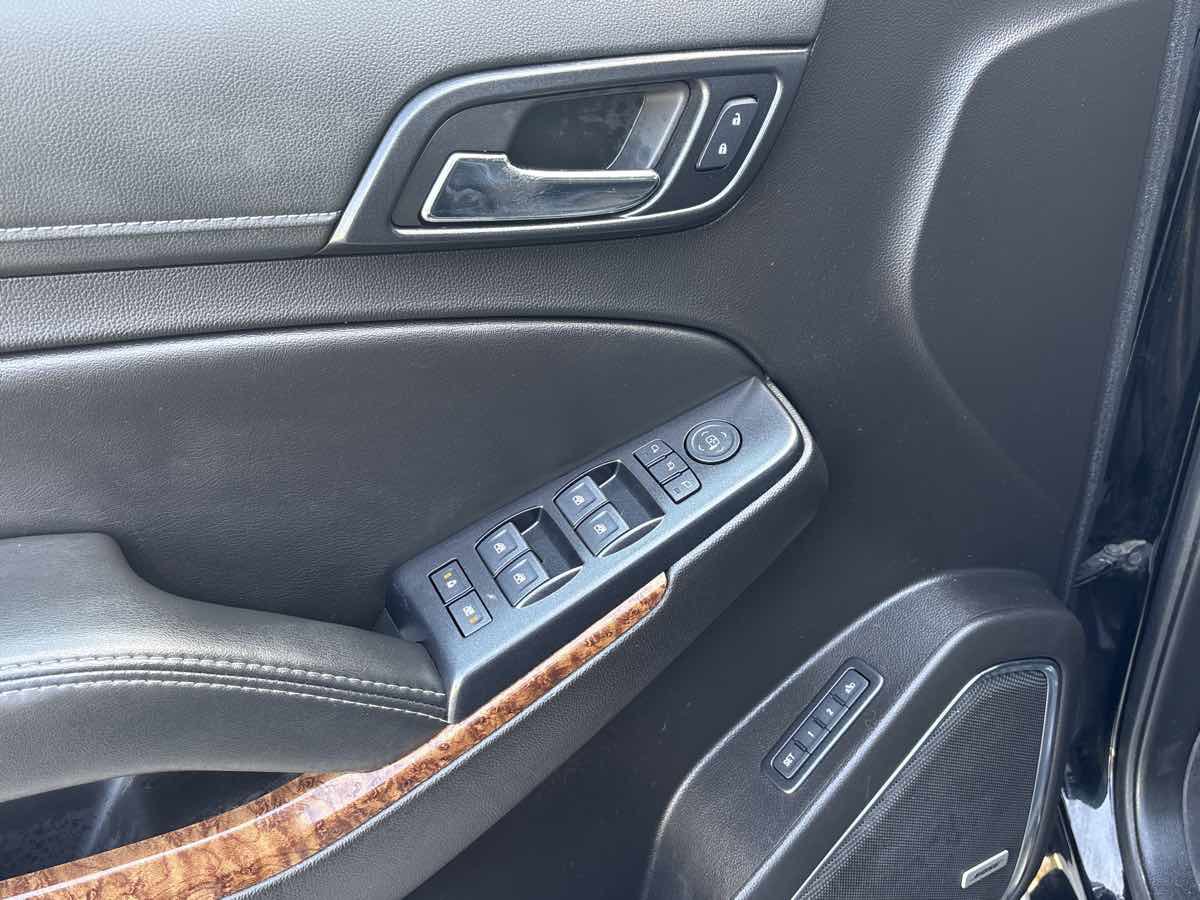 Used 2018 Chevrolet Suburban Premier AWD/4WD image 25