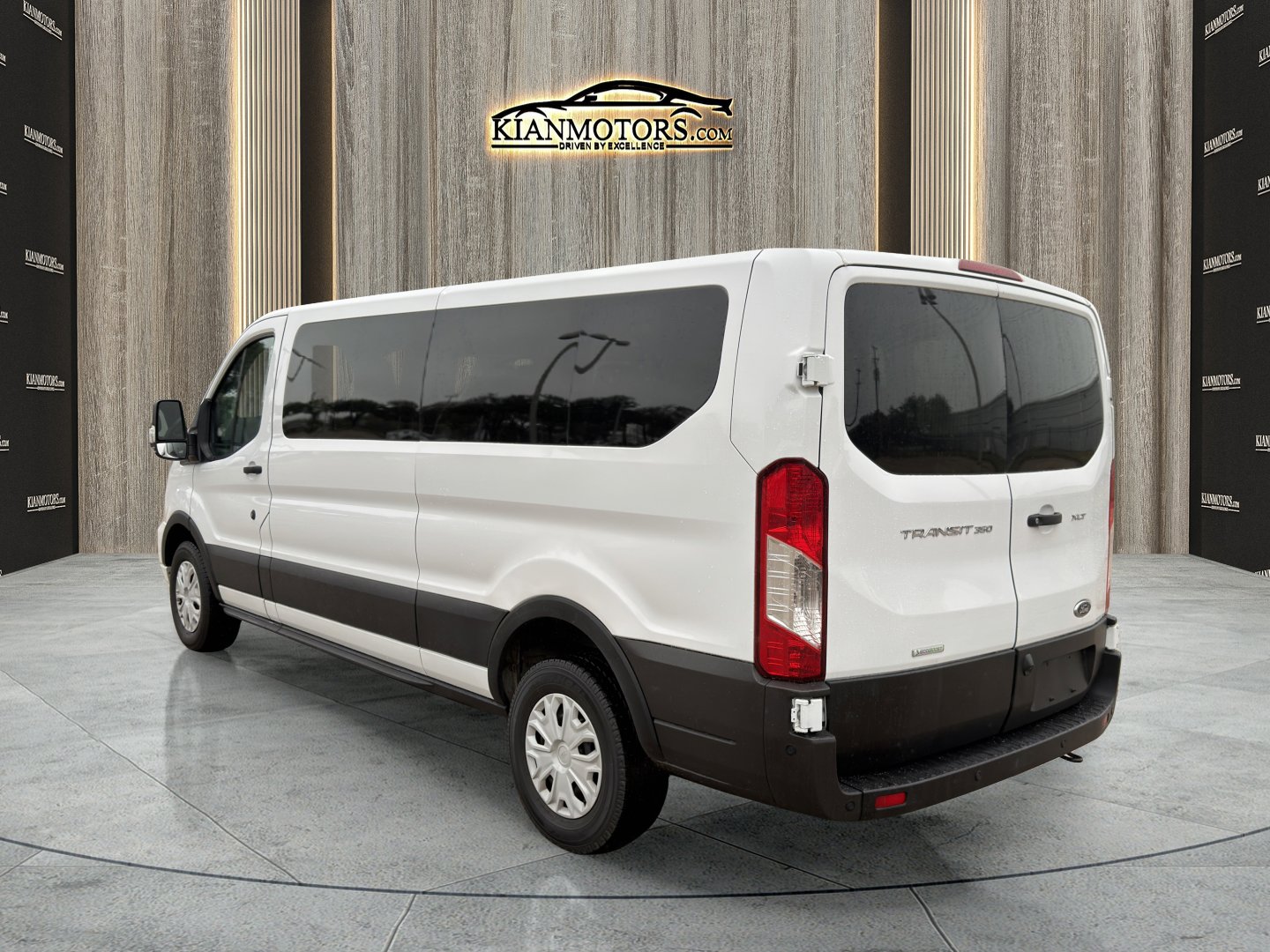 Used 2023 Ford Transit 350 XLT image 5