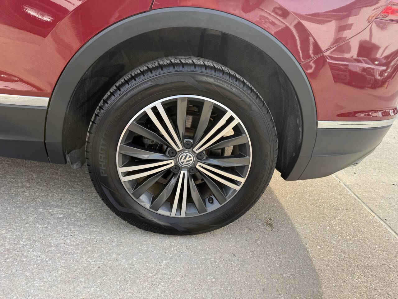Used 2018 Volkswagen Tiguan SEL FWD image 39