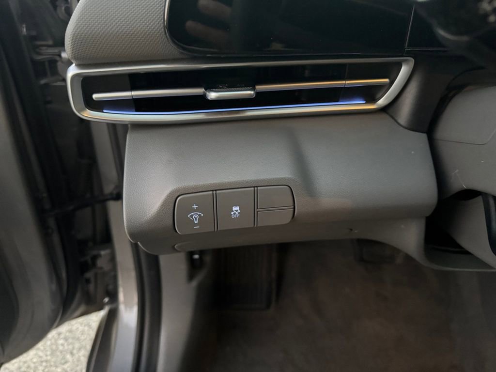 Used 2024 Hyundai Elantra SEL image 14