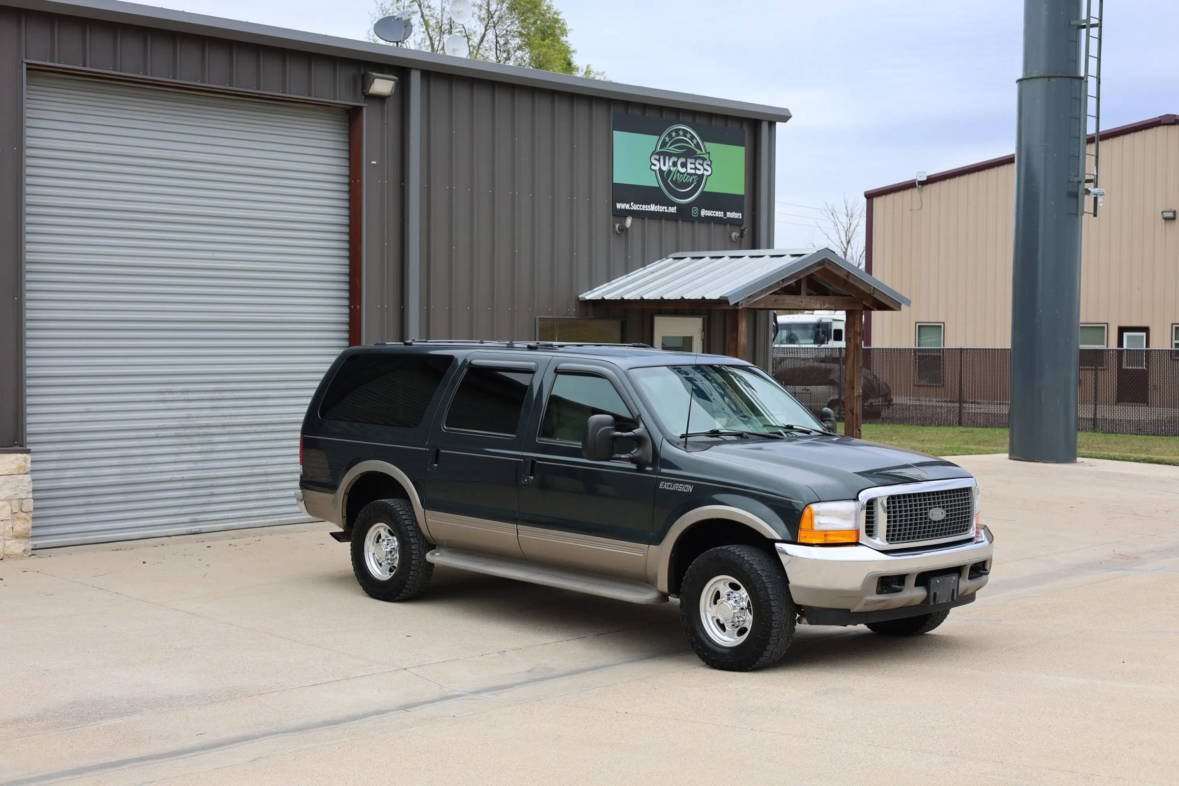 Used 2000 Ford Excursion Limited image 13