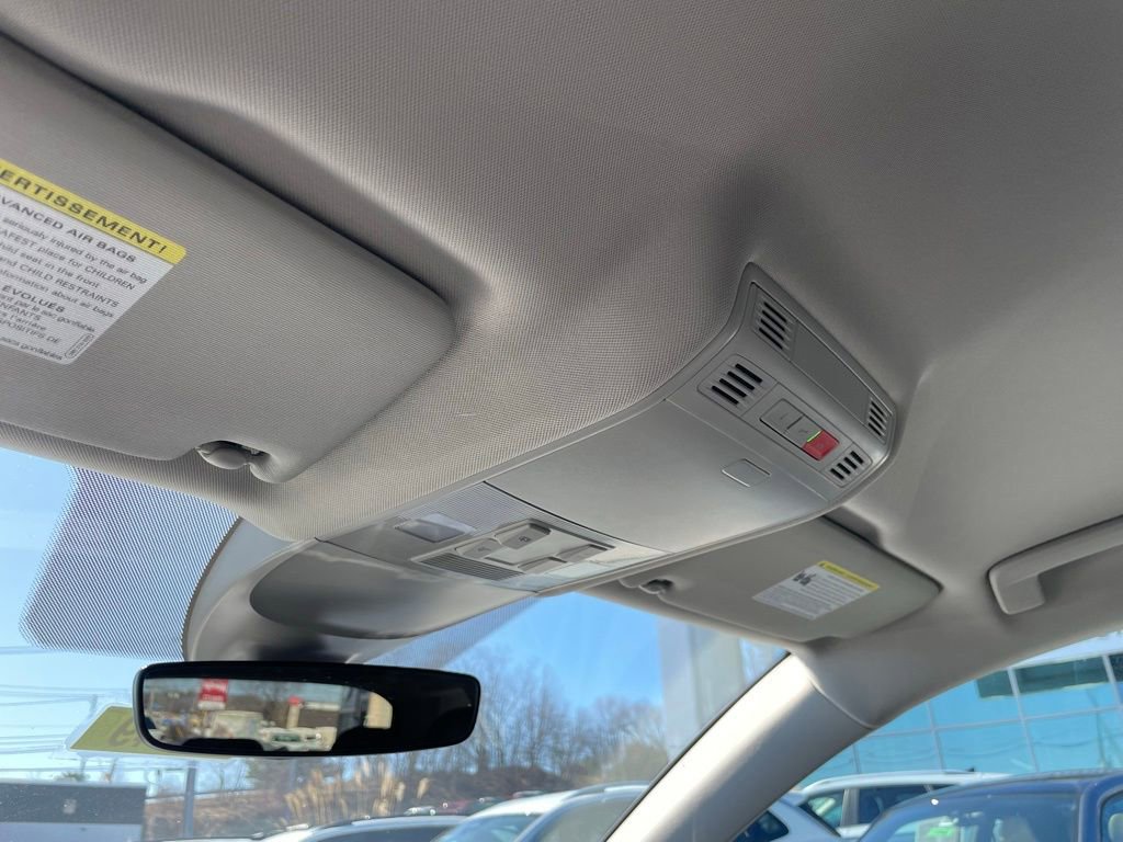 Certified 2025 Volkswagen Taos SE w/ Panoramic Sunroof Package image 21