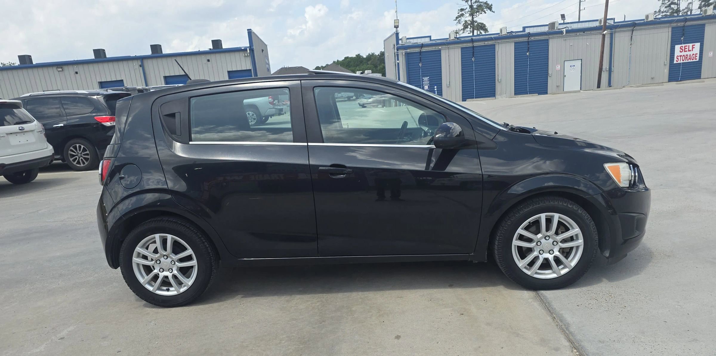 Used 2015 Chevrolet Sonic LT w/ Fun and Sun Package FWD image 8