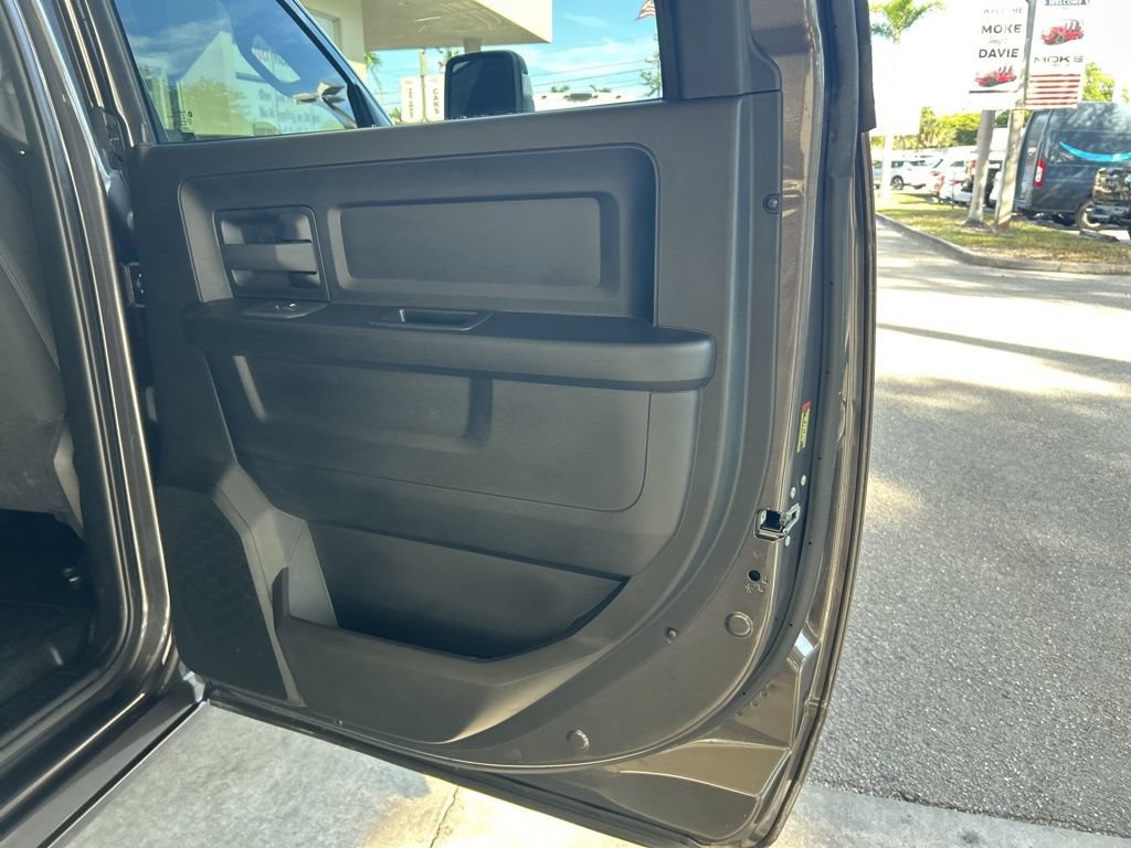 Used 2025 RAM 3500 Tradesman w/ Chrome Appearance Group AWD/4WD image 29