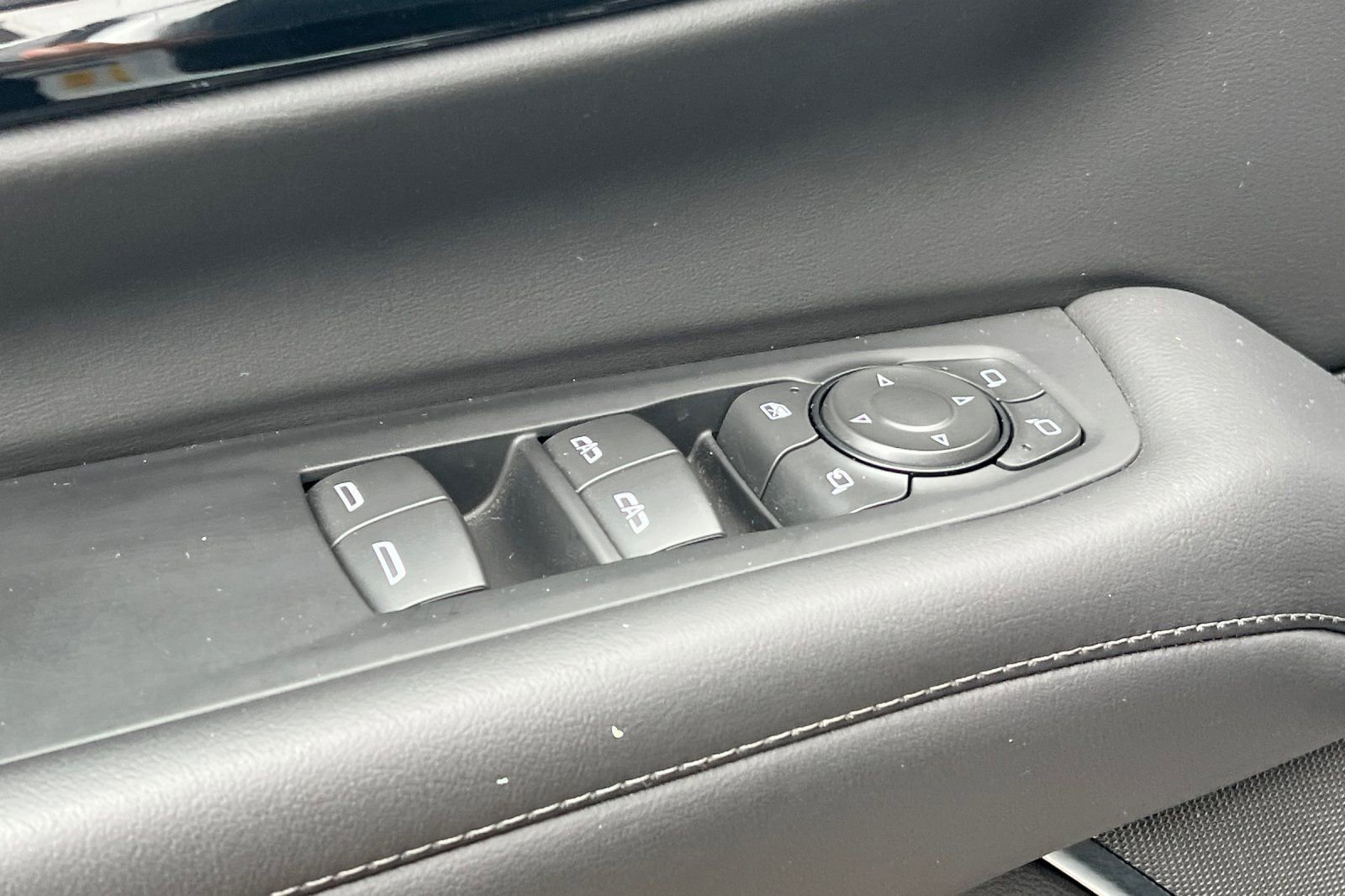 Used 2025 Chevrolet Suburban LT w/ Comfort Package image 13