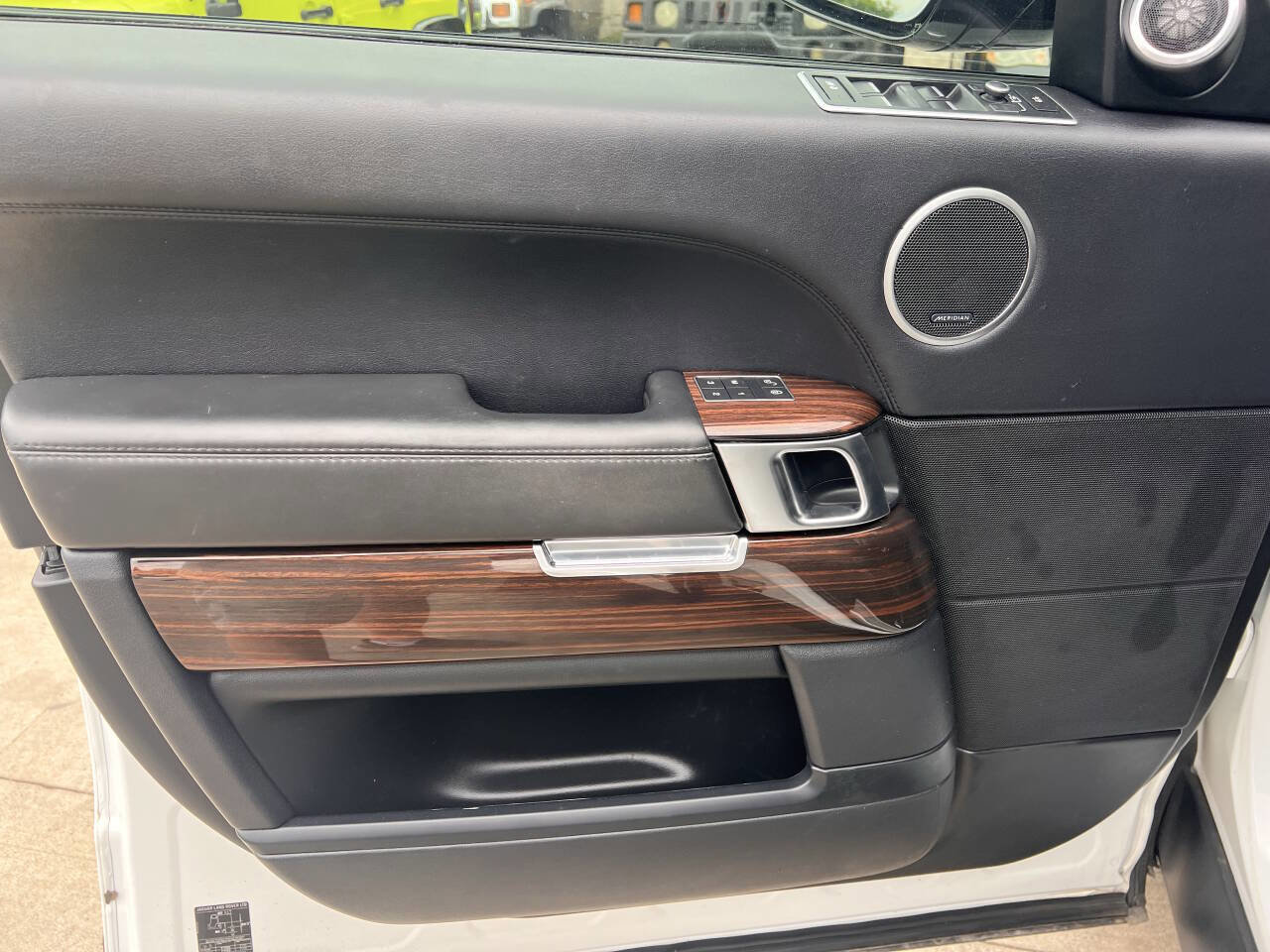 Used 2016 Land Rover Range Rover HSE image 17