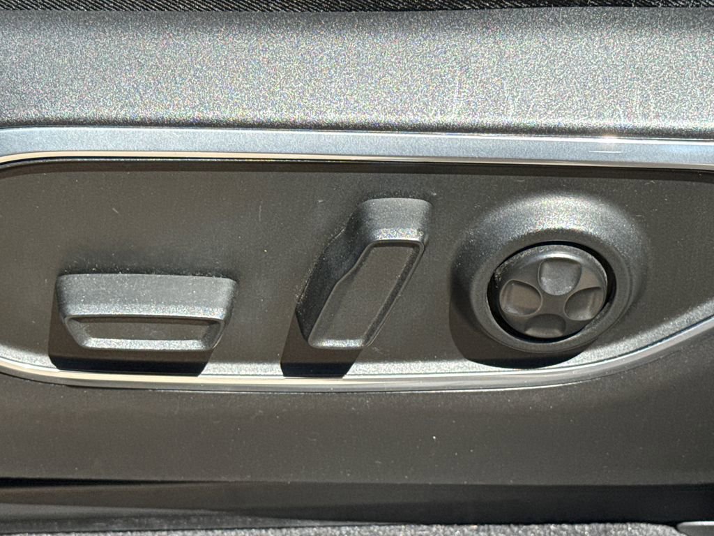 Used 2024 Jeep Wagoneer Series II w/ Flexible Seating Group image 22