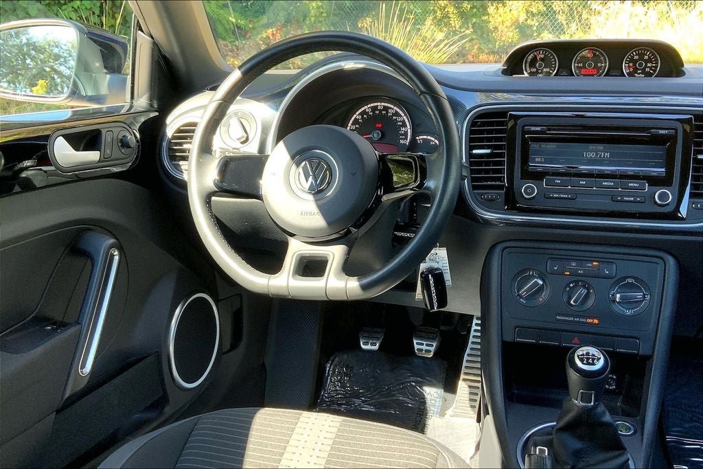 Used 2013 Volkswagen Beetle 2.0T FWD image 4
