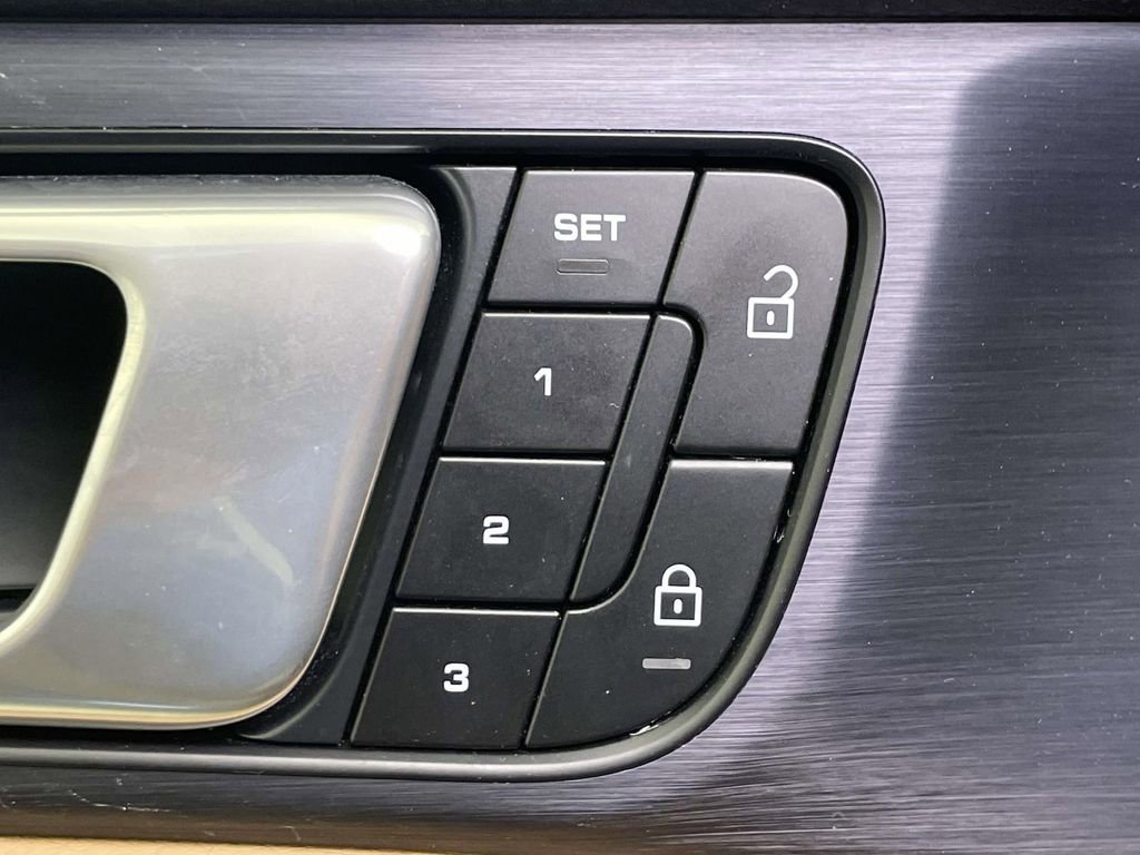 Certified 2022 Porsche Panamera 4 Platinum Edition AWD/4WD image 36