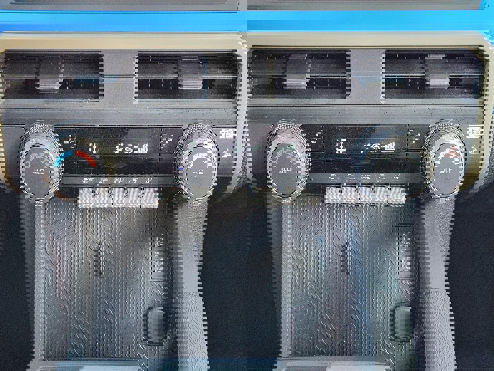 Used 2025 Toyota Tacoma TRD Off-Road image 28