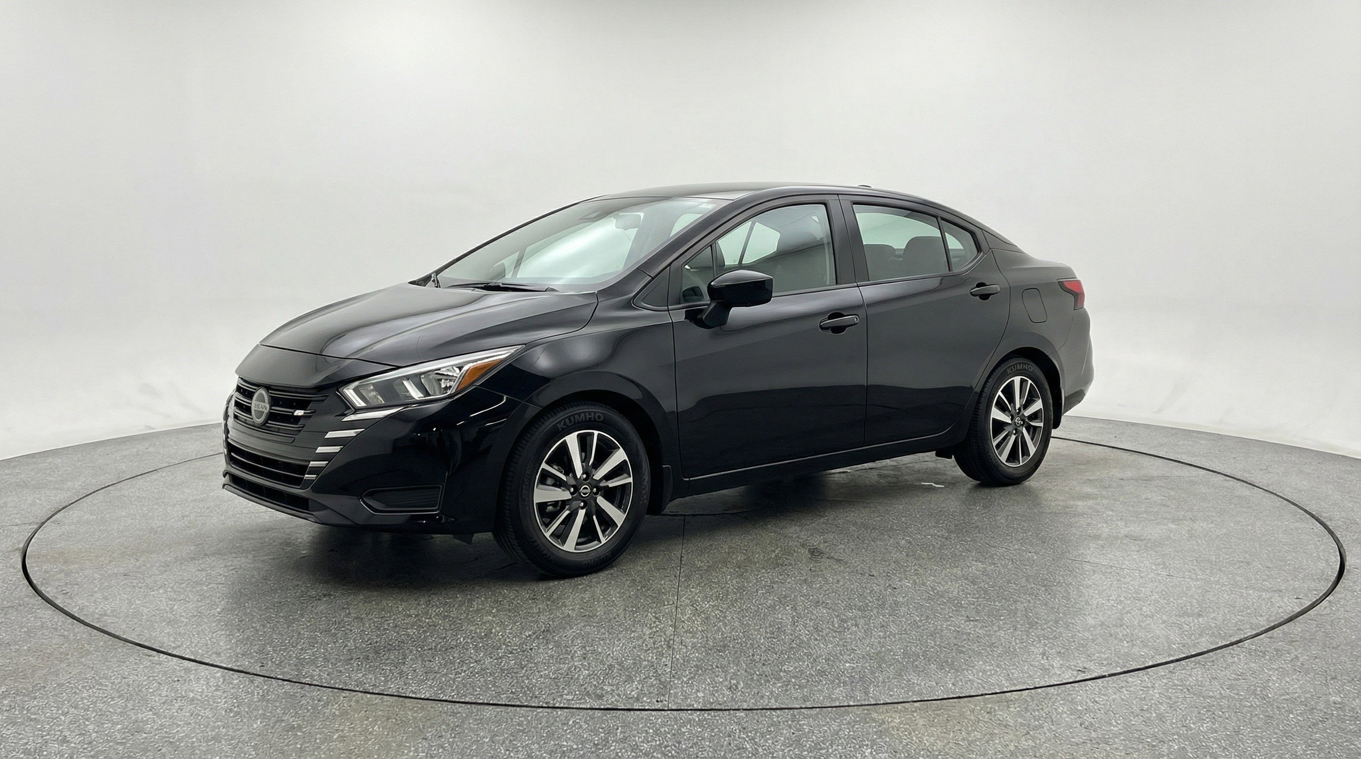 Used 2025 Nissan Versa SV image 3