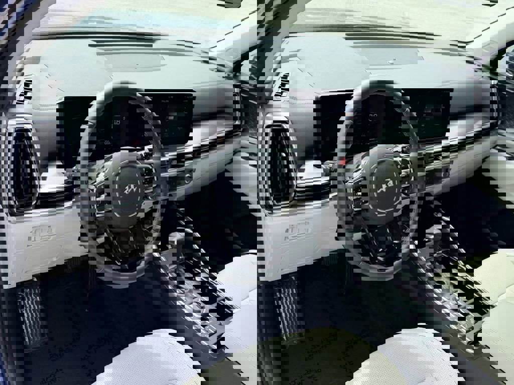 Certified 2025 Kia Sorento S image 19