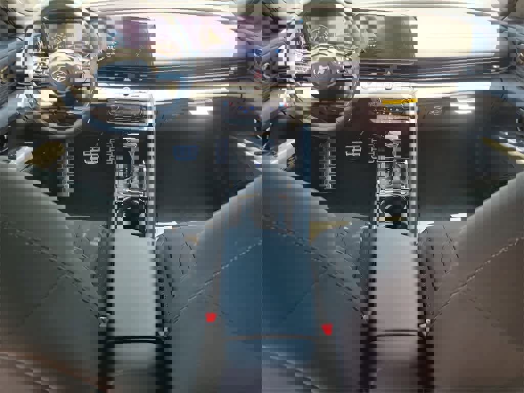 New 2025 Hyundai Elantra SEL image 8