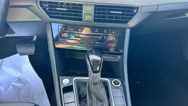 Used 2025 Volkswagen Jetta SE image 21