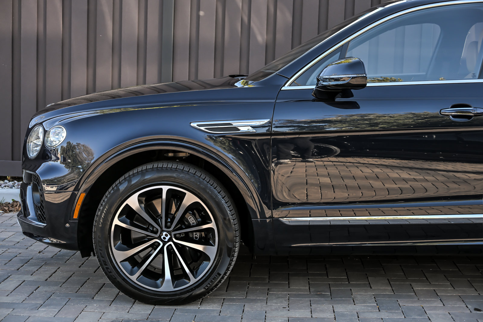 Certified 2023 Bentley Bentayga Extended Wheelbase AWD/4WD image 11
