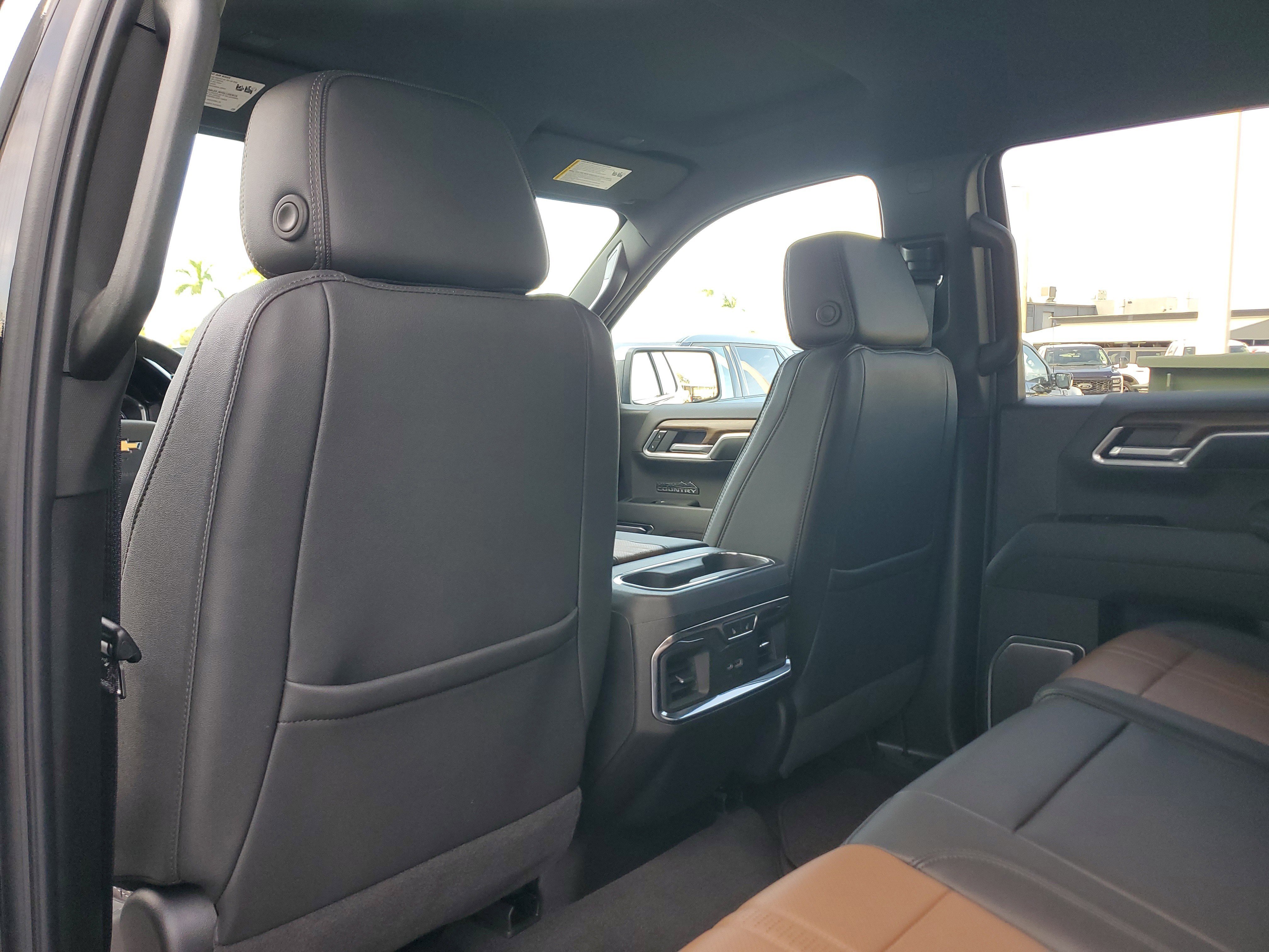 Used 2025 Chevrolet Silverado 1500 High Country image 18