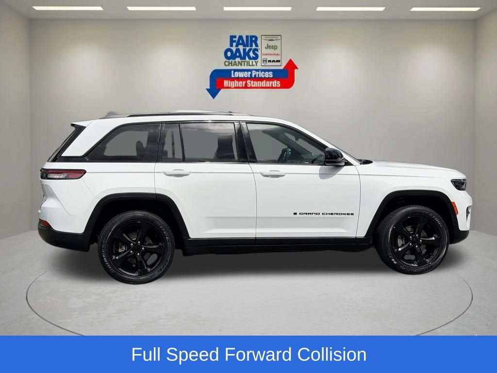 Used 2023 Jeep Grand Cherokee Altitude AWD/4WD image 7