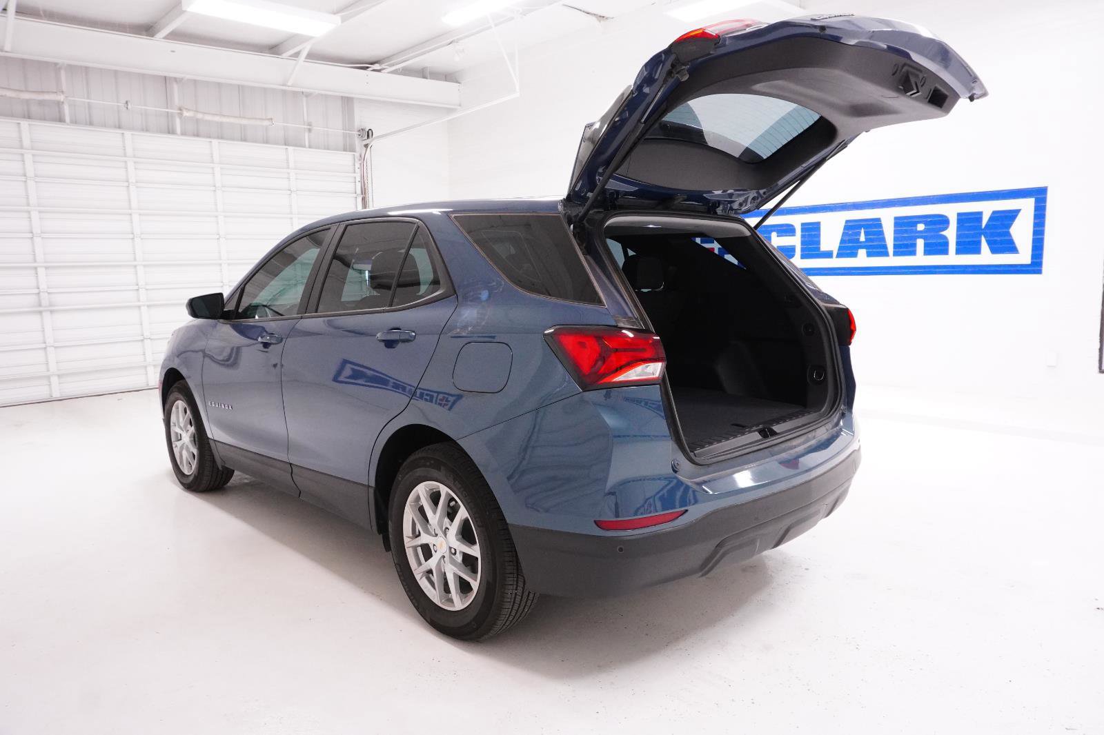 Used 2024 Chevrolet Equinox LS w/ Driver Confidence II Package image 8