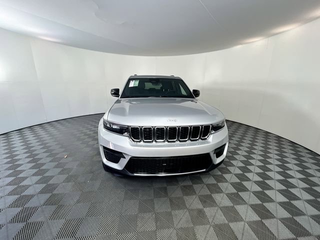 New 2025 Jeep Grand Cherokee Laredo w/ Luxury Tech Group I image 3