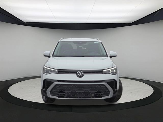 New 2026 Volkswagen Taos SE image 2