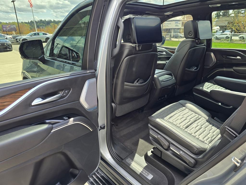 Certified 2023 Cadillac Escalade Sport Platinum w/ Heavy-Duty Trailer Package image 18