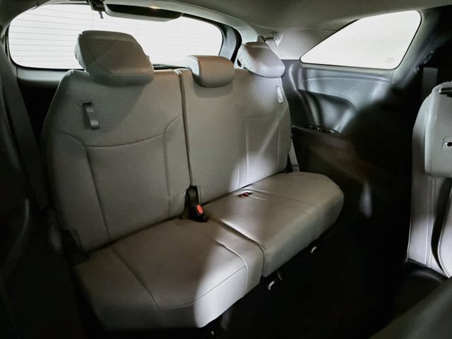 Used 2025 Toyota Sienna XLE FWD image 26