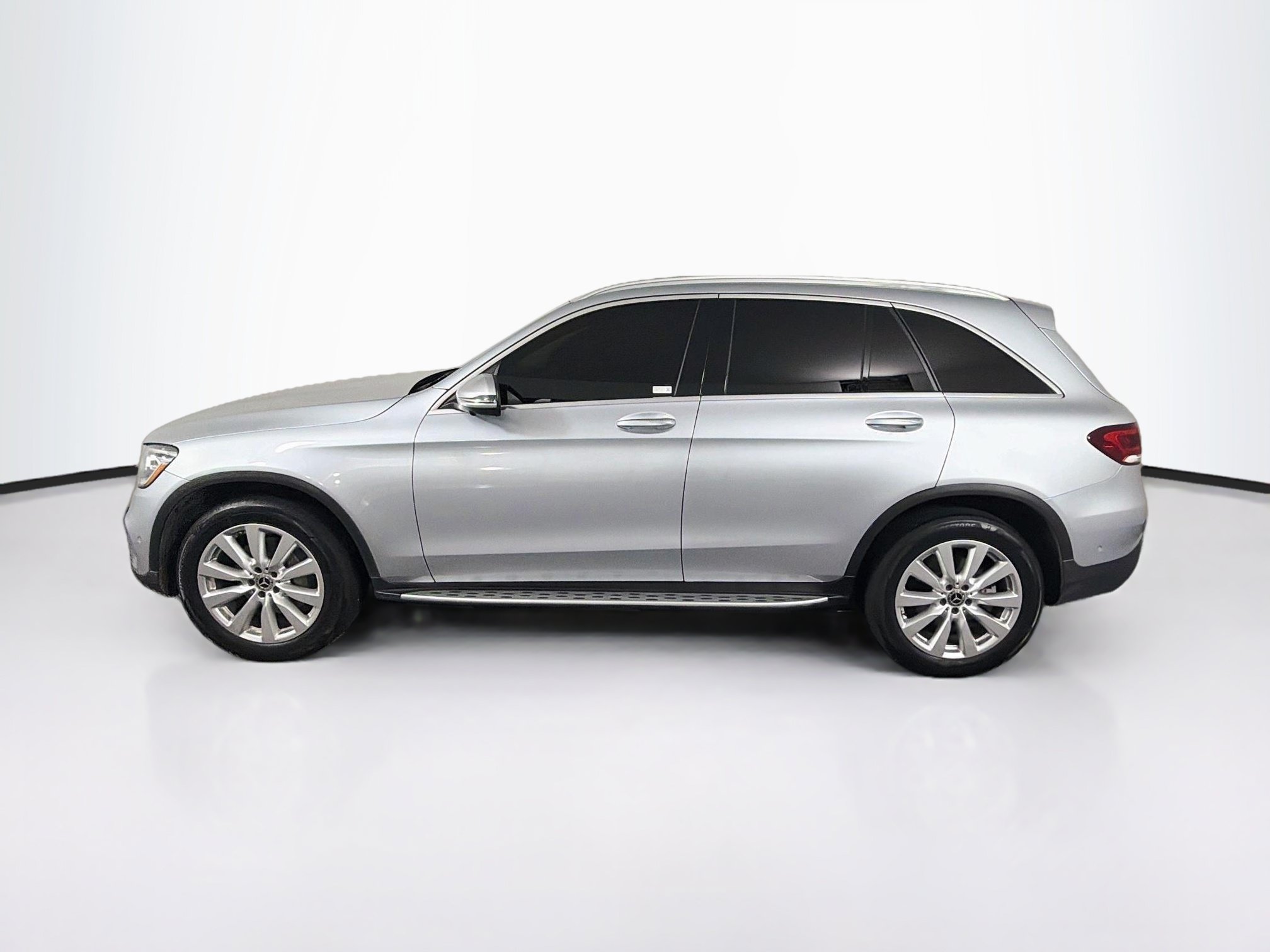 Used 2021 Mercedes-Benz GLC 300 4MATIC w/ Premium Package image 4