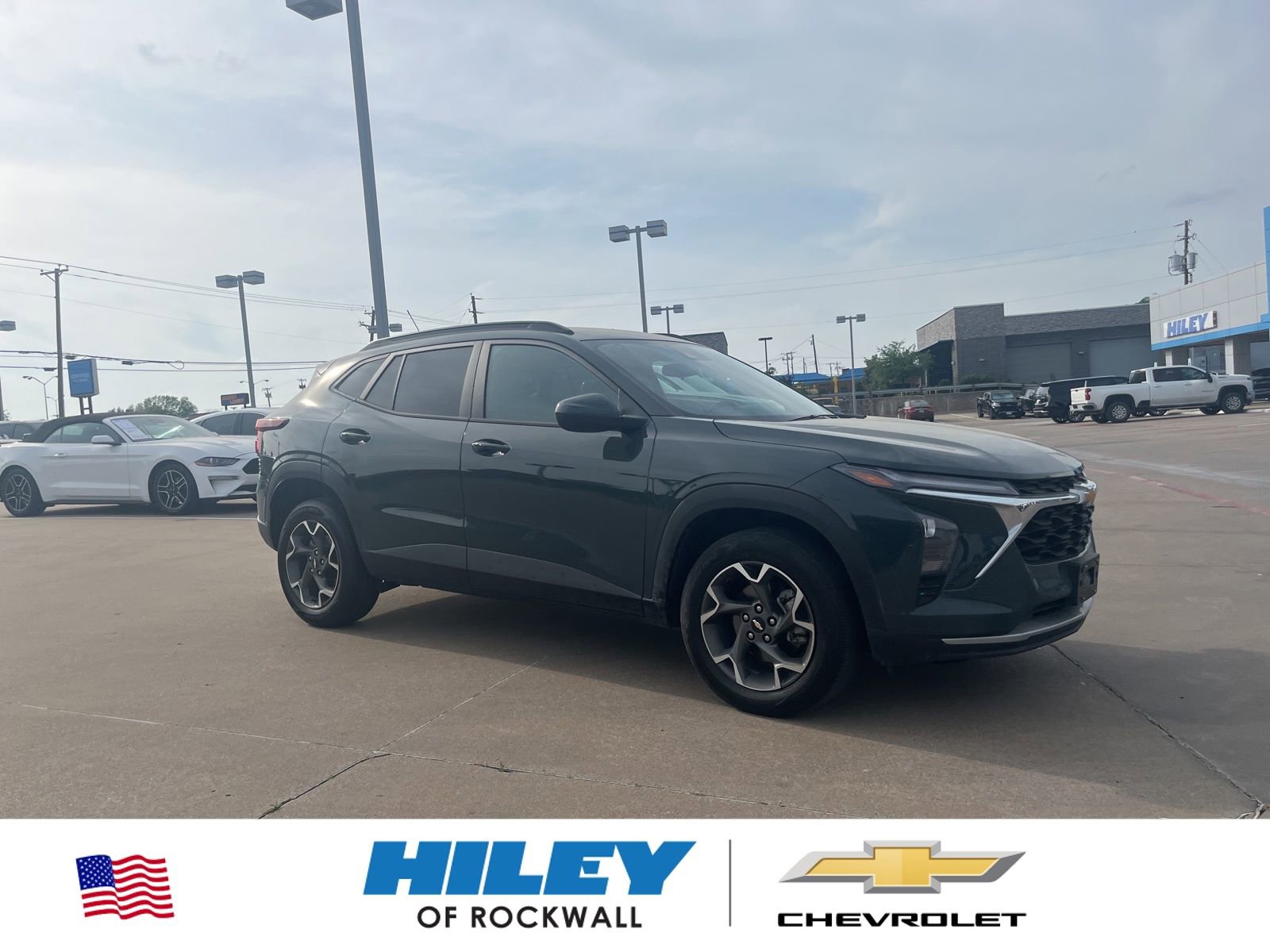 Used 2025 Chevrolet Trax LT w/ Driver Confidence Package FWD image 1