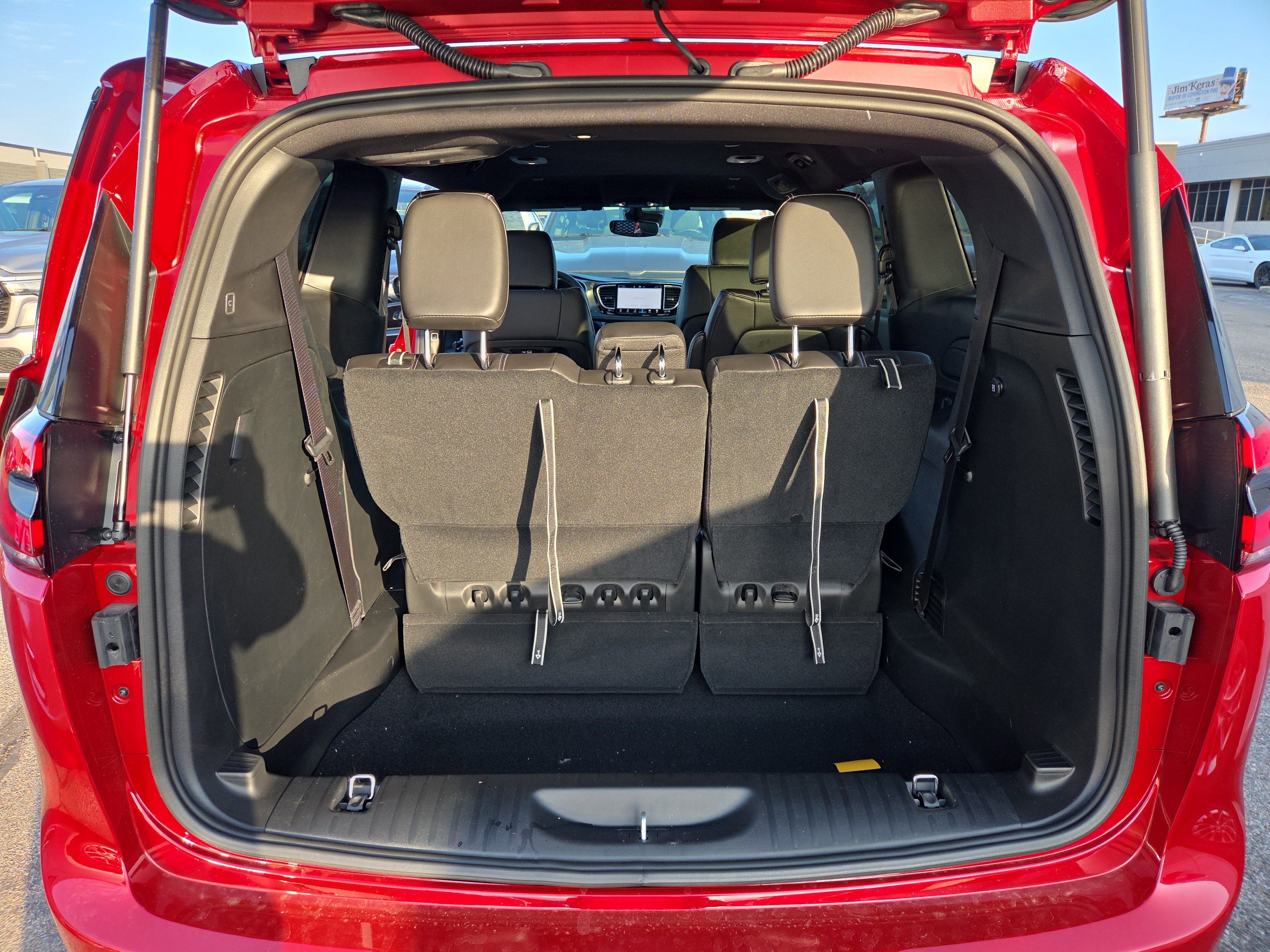 New 2026 Chrysler Pacifica Select FWD image 9