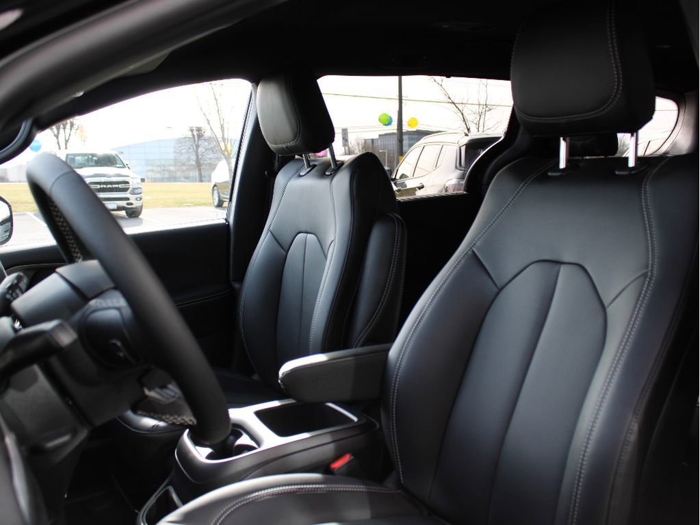 New 2026 Chrysler Pacifica Select image 10