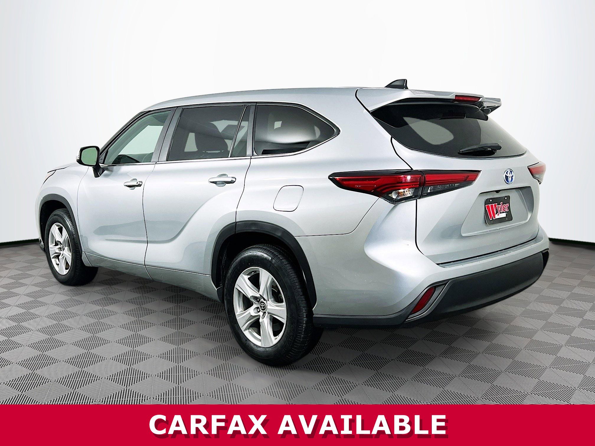 Used 2023 Toyota Highlander LE image 28