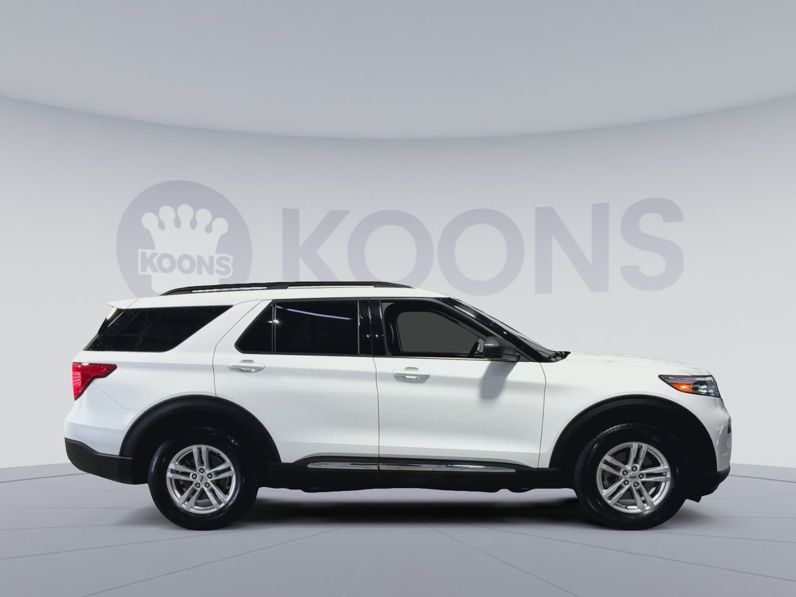 Used 2023 Ford Explorer XLT AWD/4WD image 12