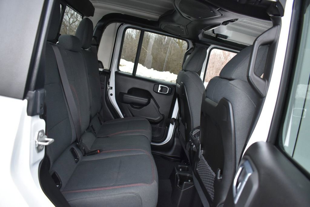 Used 2024 Jeep Gladiator Rubicon w/ Technology Group image 29