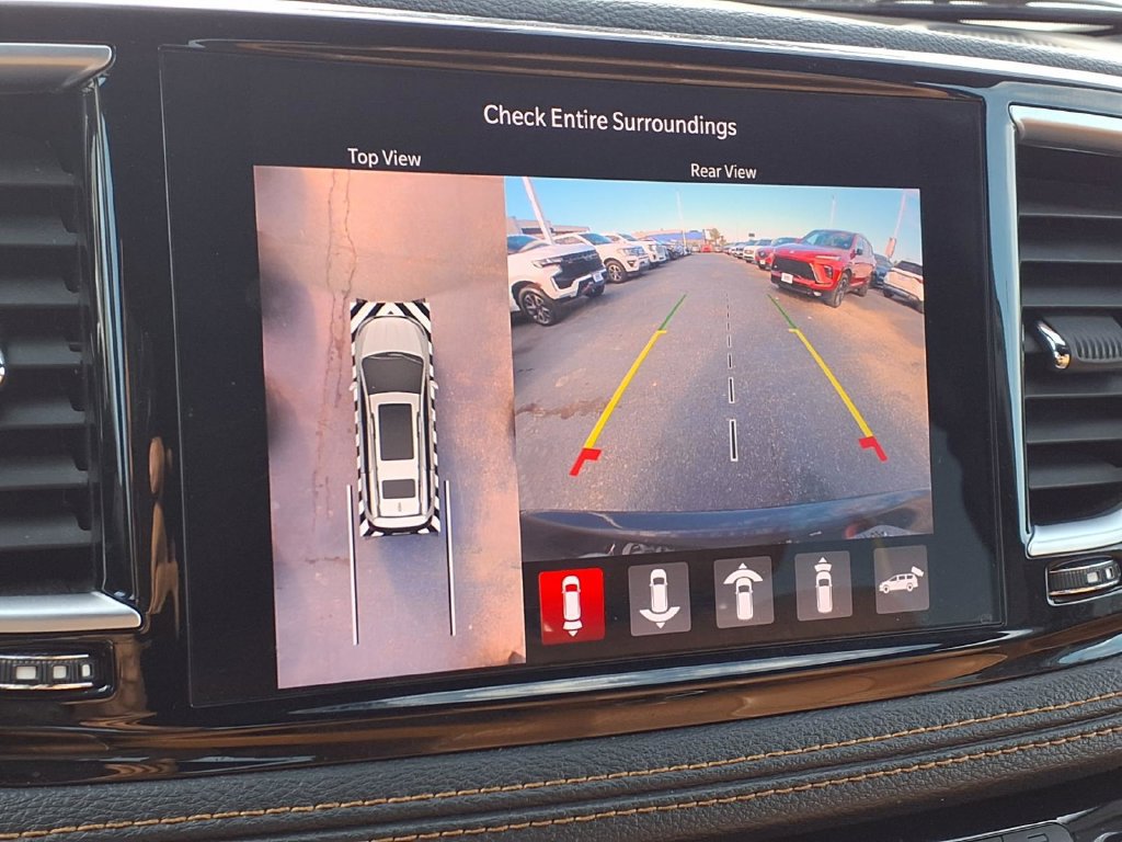 Used 2021 Chrysler Pacifica Pinnacle FWD image 4