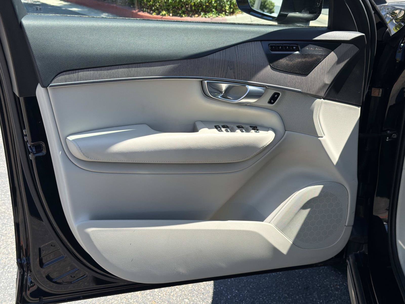 Certified 2023 Volvo XC90 B6 Plus w/ Protection Package Premier AWD/4WD image 15
