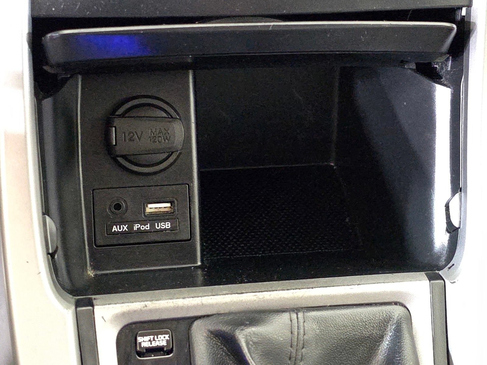 Used 2014 Hyundai Elantra SE FWD image 27