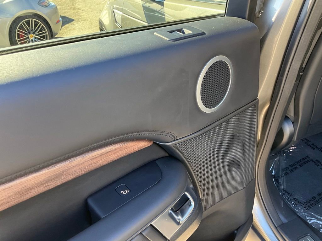 Used 2020 Land Rover Discovery HSE Luxury AWD/4WD image 39