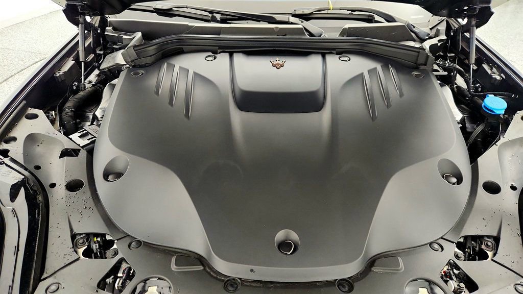 Used 2025 Maserati Grecale Folgore AWD/4WD image 28
