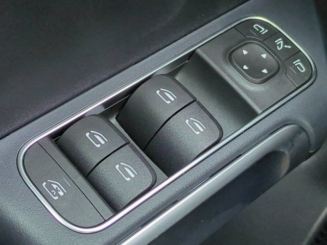 Used 2026 Mercedes-Benz GLB 250 4MATIC image 25