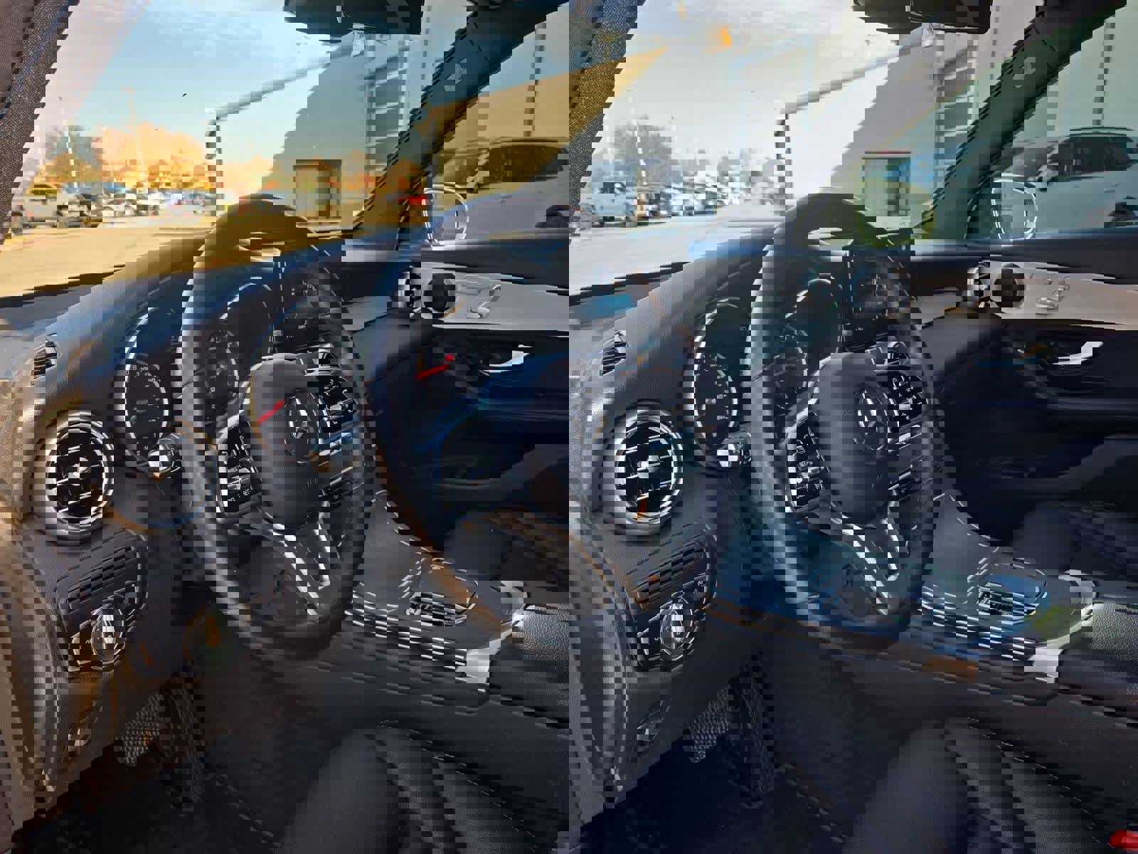 Used 2022 Mercedes-Benz GLC 300 image 2