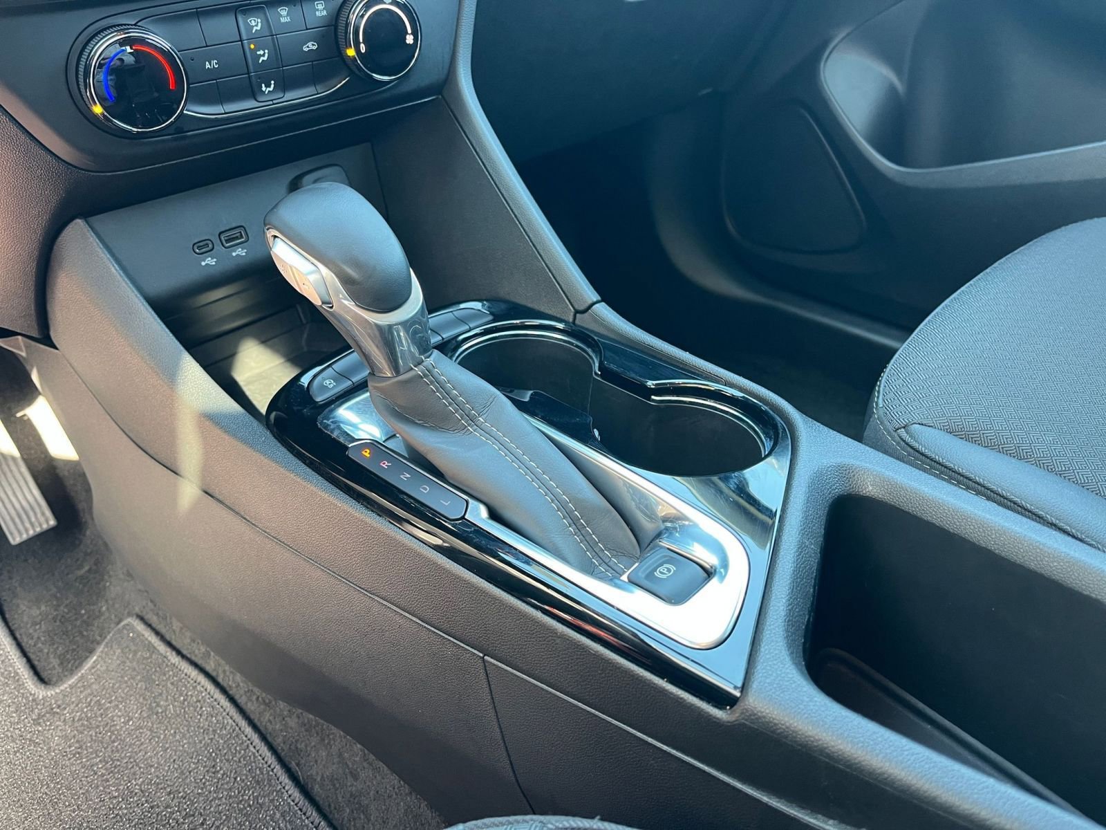 Used 2025 Buick Encore GX Preferred image 40