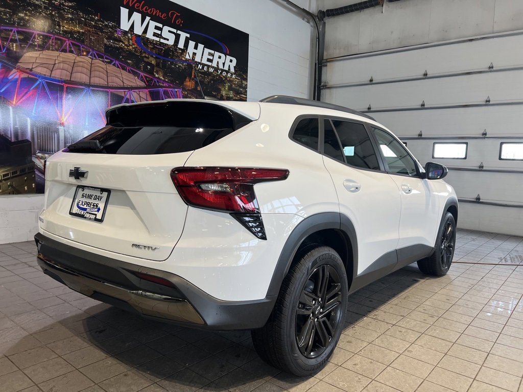 Used 2025 Chevrolet Trax ACTIV w/ Sunroof Package image 10