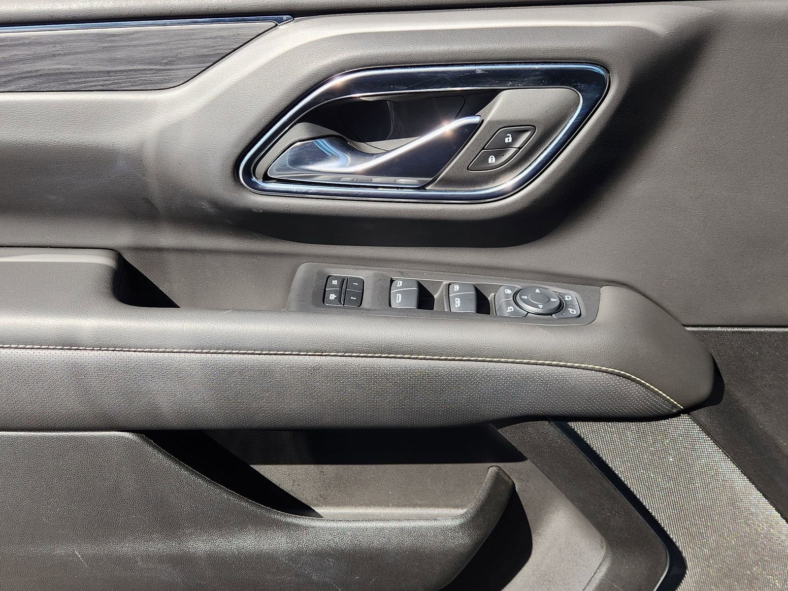 Used 2024 GMC Yukon SLT w/ SLT Premium Package image 27