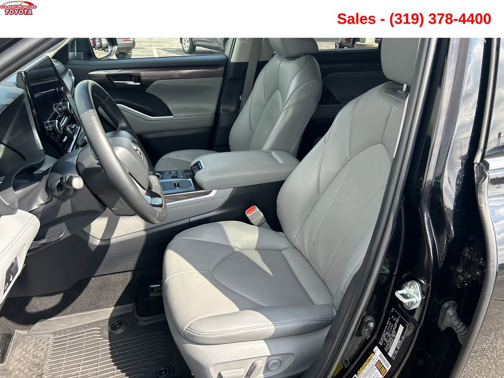 Used 2023 Toyota Highlander Limited image 10