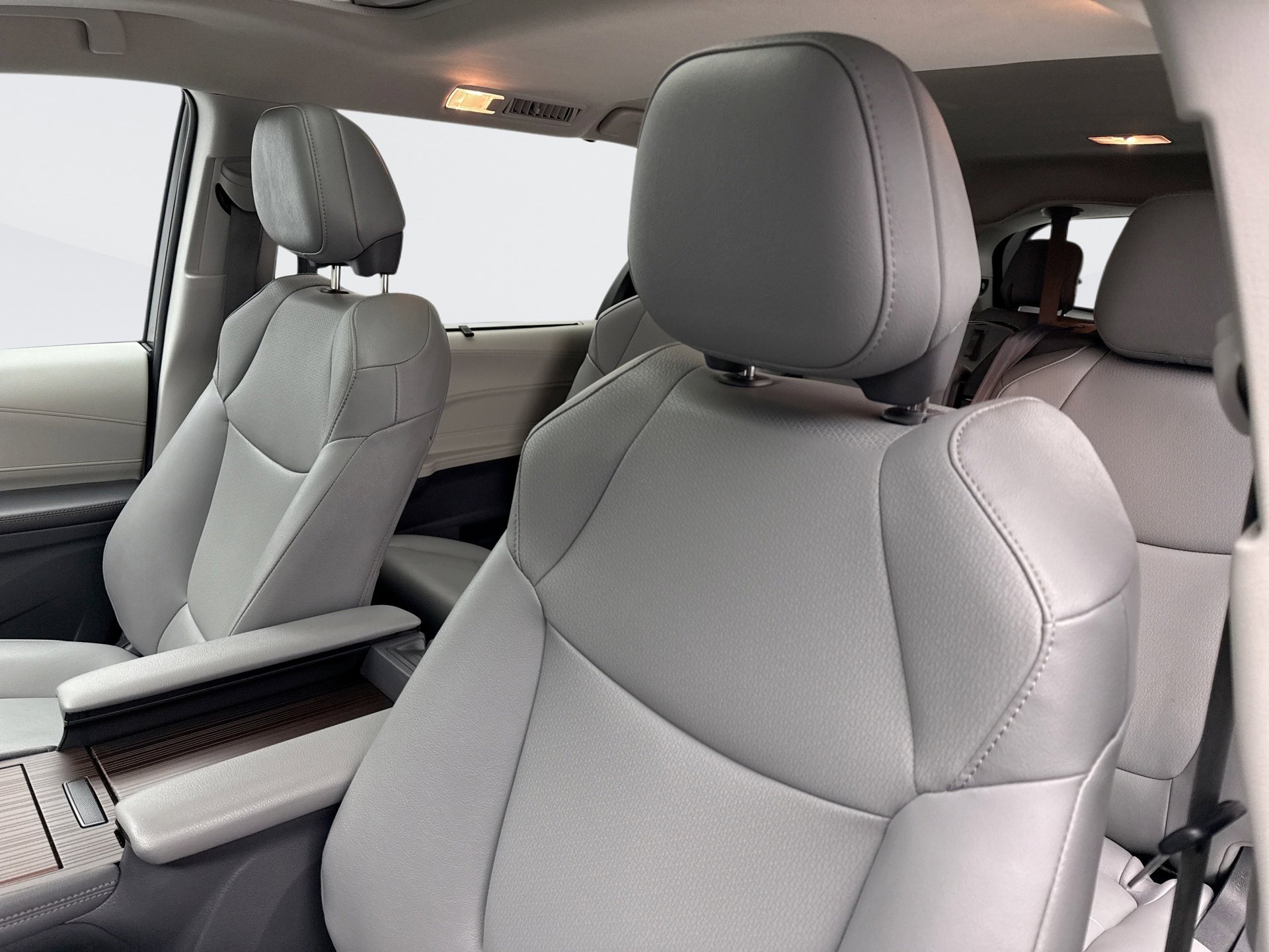 Used 2024 Toyota Sienna XLE image 28