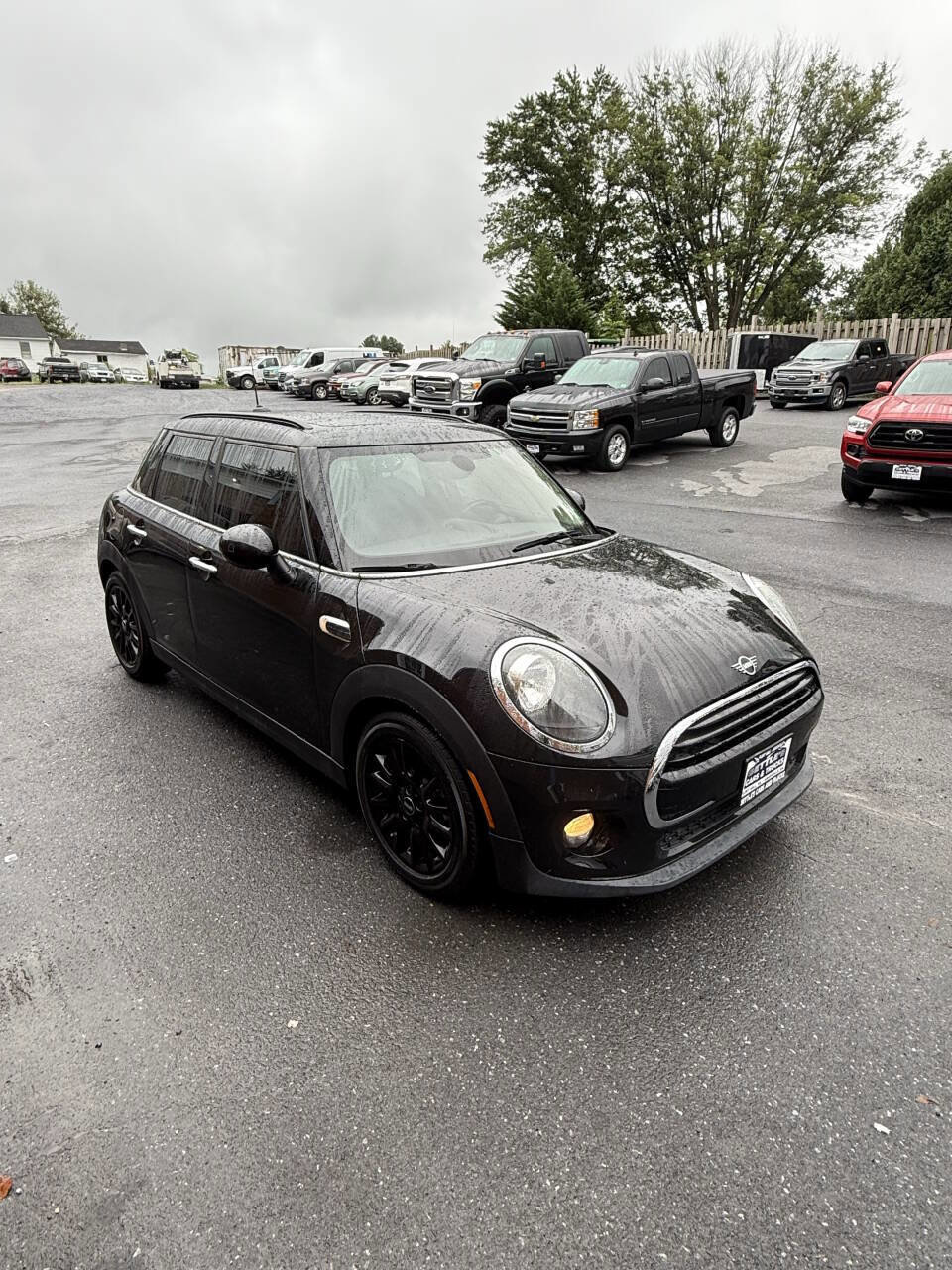 Used 2019 MINI Cooper 4-Door Hardtop image 2