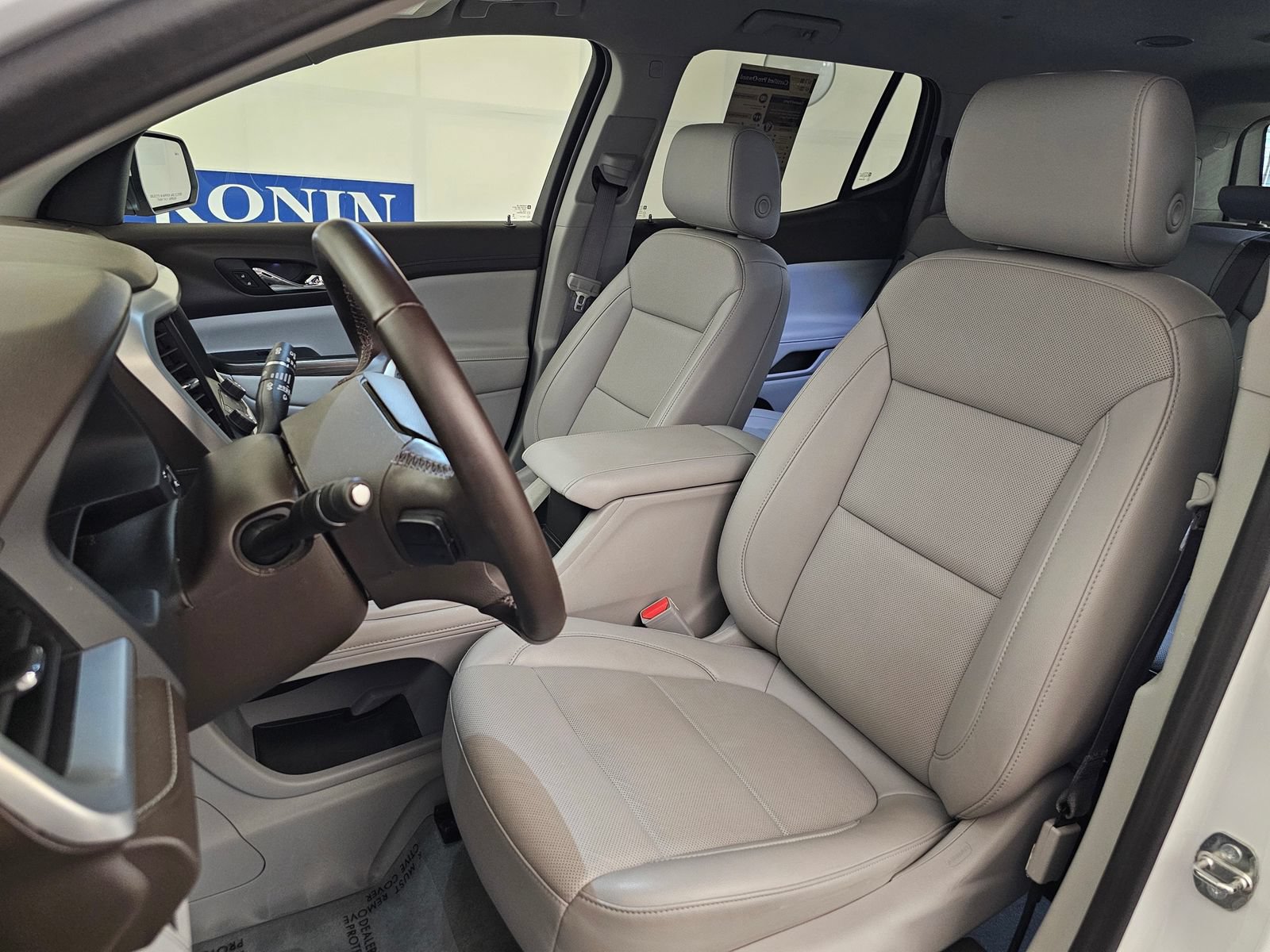 Used 2023 GMC Acadia SLT AWD/4WD image 5