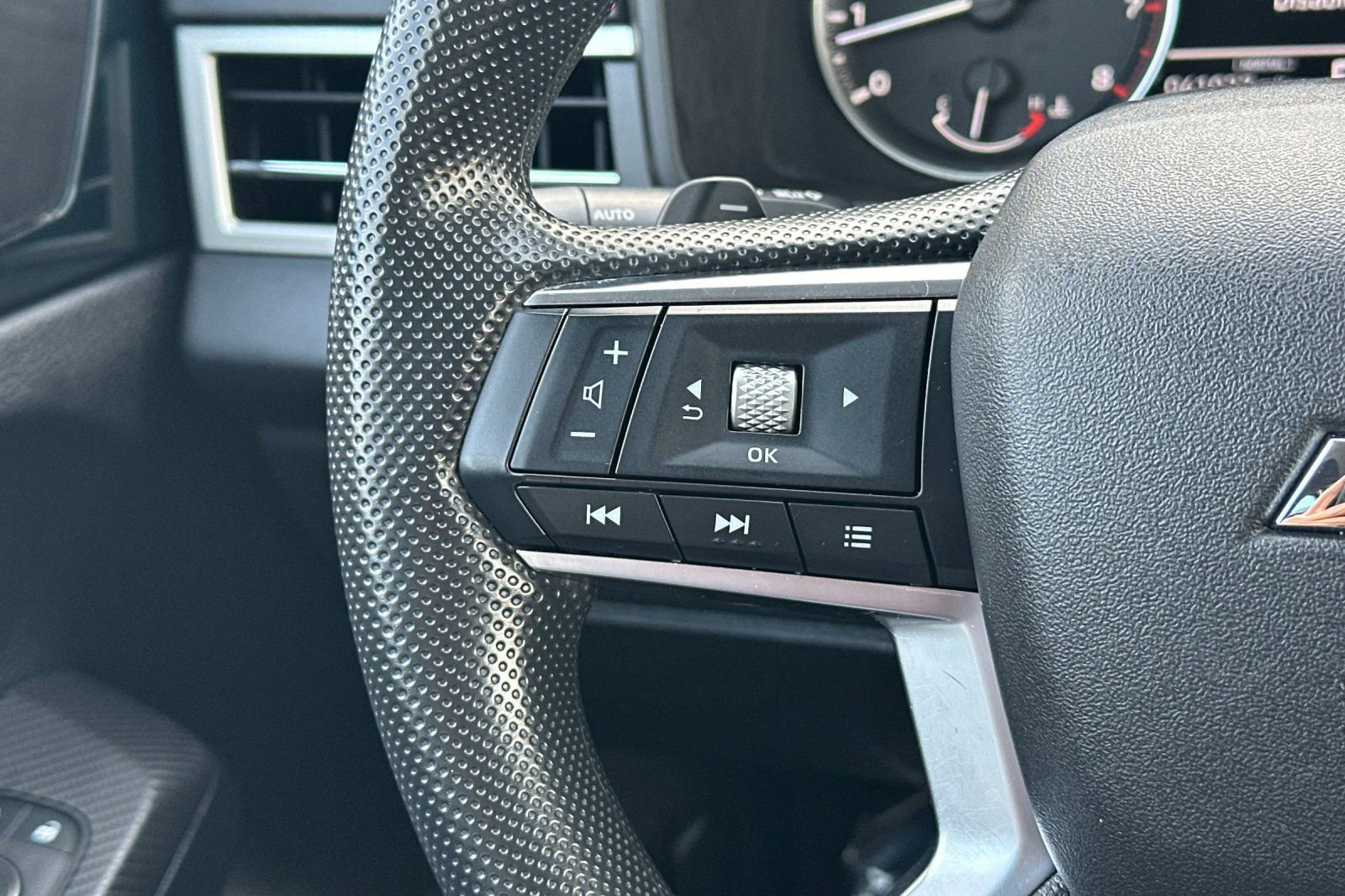 Used 2022 Mitsubishi Outlander ES image 28