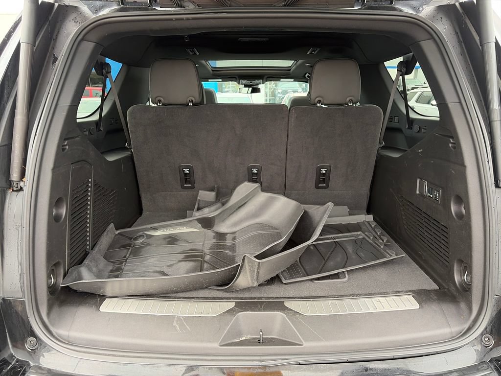 Used 2024 Chevrolet Suburban Z71 w/ Luxury Package AWD/4WD image 8