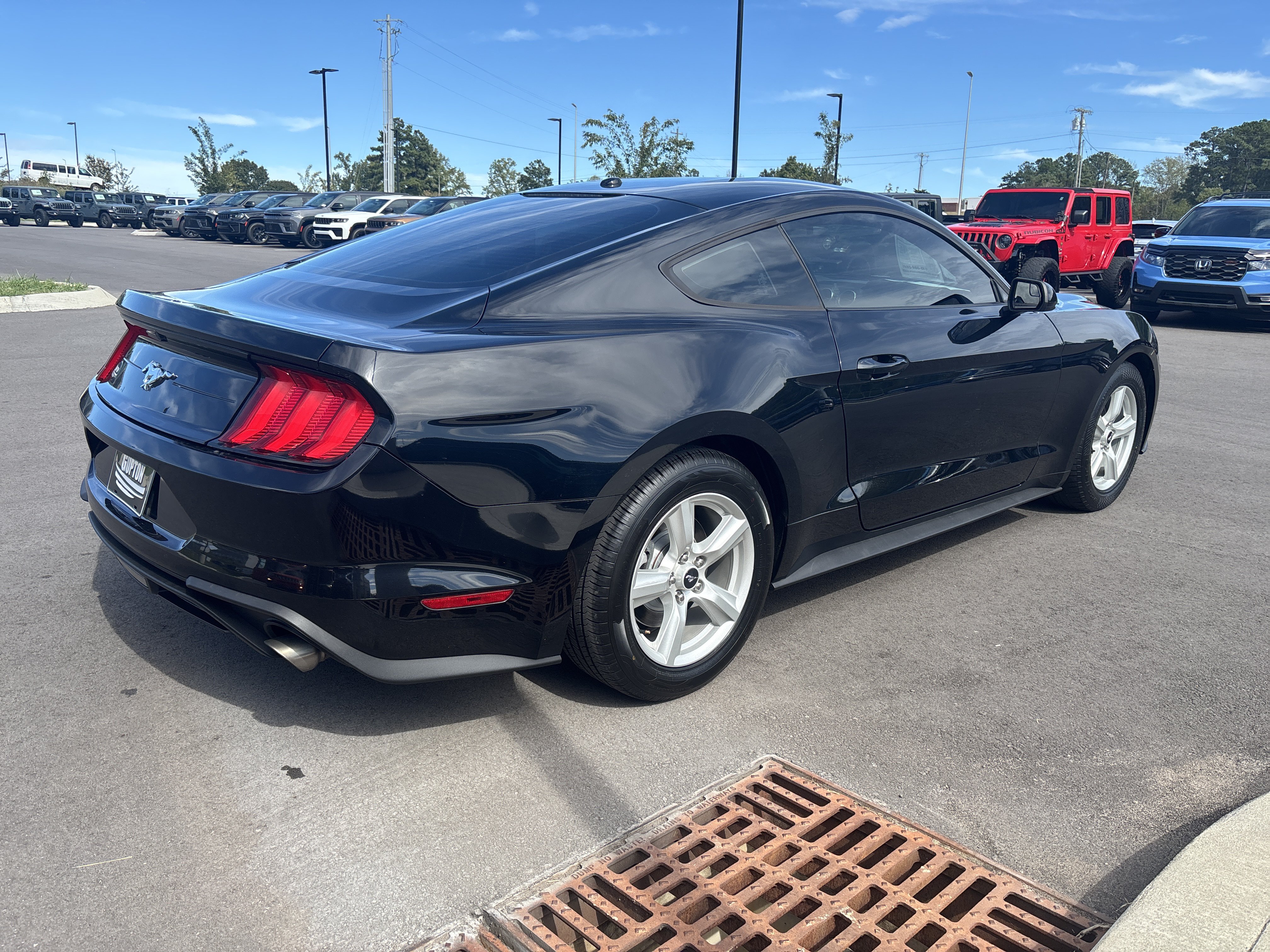 Used 2019 Ford Mustang Coupe RWD image 5